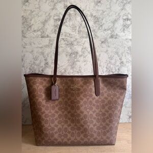 Coach City Tote Bag In Signature Canvas ❤️